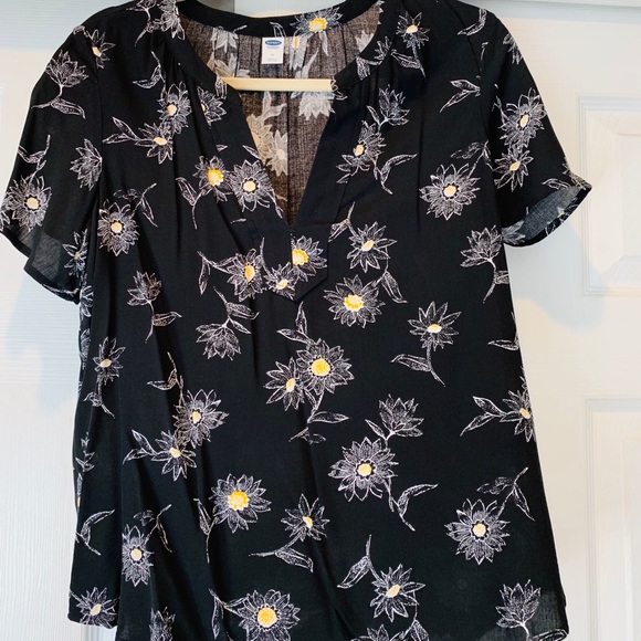 Old Navy Tops - Floral print top
